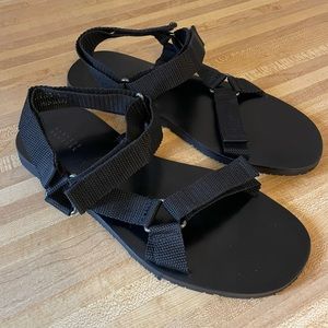 Barneys New York men’s sandals (11)